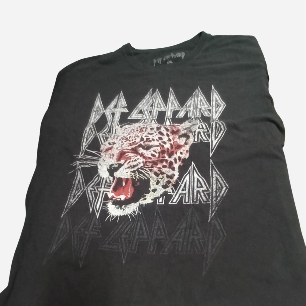 Def Leppard shirt
